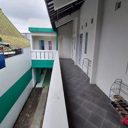 Oyo 90766 Gardenia Boarding House Hotel Purwokerto Bagian luar foto