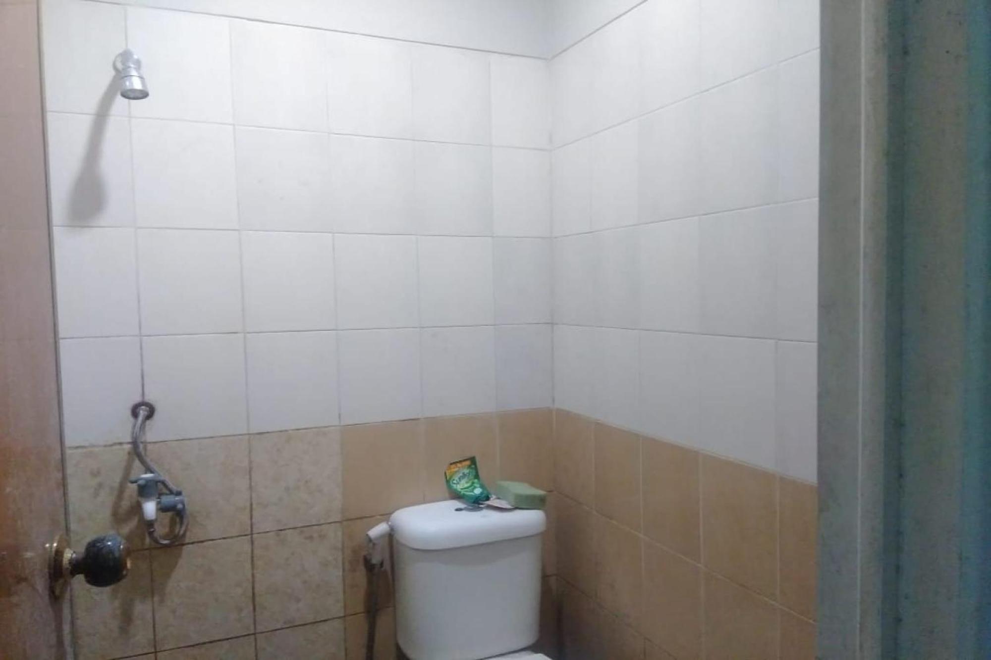 Oyo 90766 Gardenia Boarding House Hotel Purwokerto Bagian luar foto