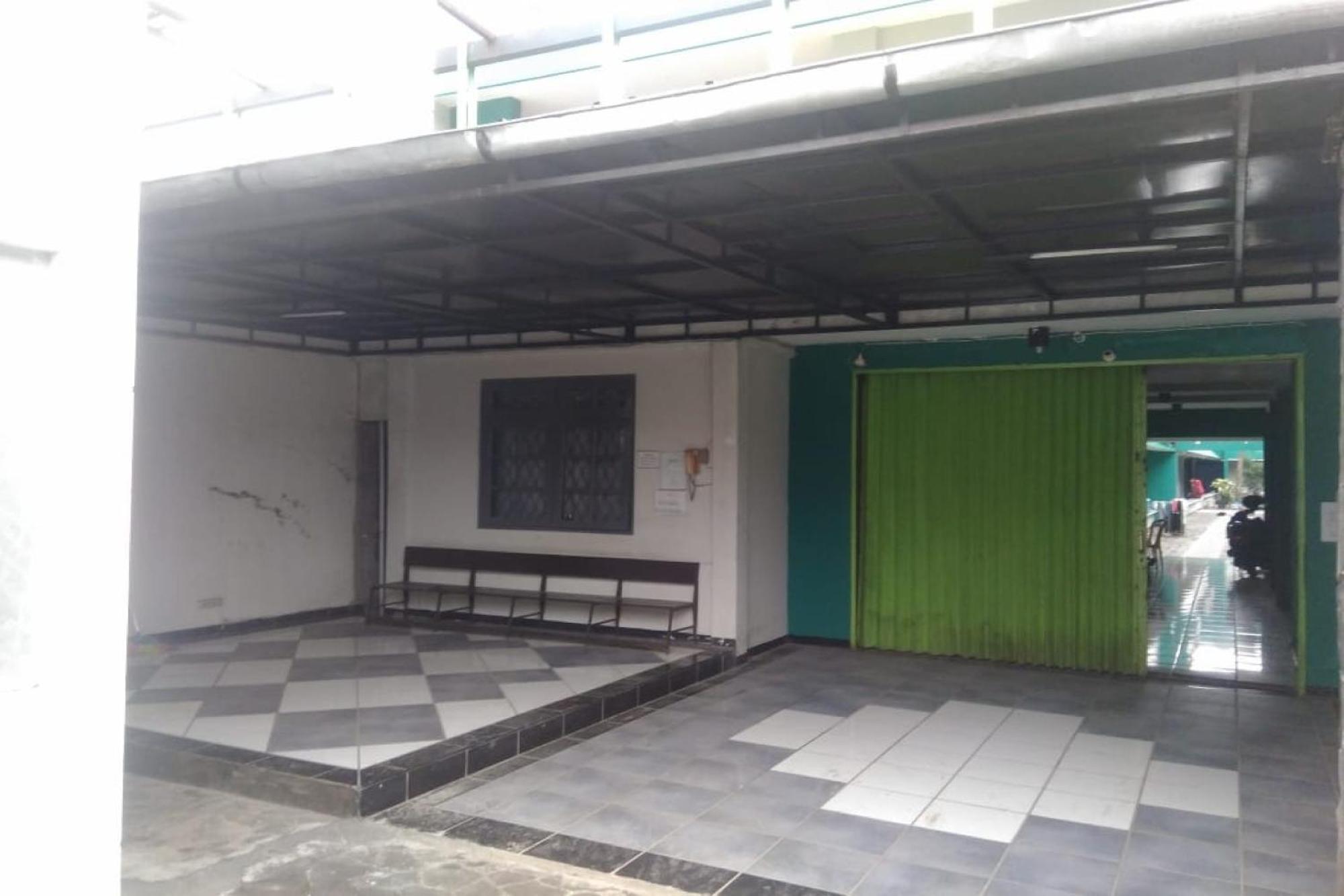 Oyo 90766 Gardenia Boarding House Hotel Purwokerto Bagian luar foto